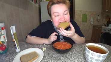 Муж мне ИЗМЕНЯЕТ? Как отношусь к изменам? Смогу ли ПРОСТИТЬ? Мукбанг БОРЩ с чесноком