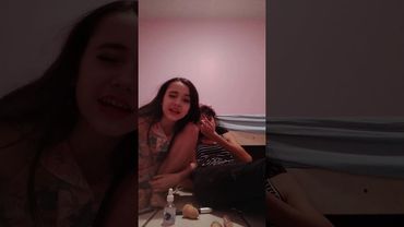 Minha amiga maquiando a dona do canal de olhos fechados parte 3