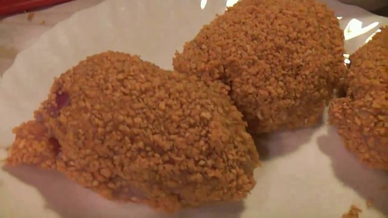 Видеорецепт котлеты по-киевски.