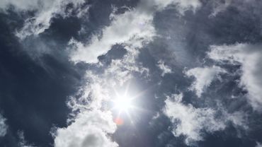 مقطع فيديو سماء وشمس وغيوم - طبيعة للمونتاج HD