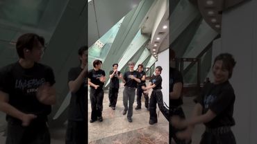 วอร์มก่อนโชว์ 😁🕺🏼✨ #LYKNTOUR