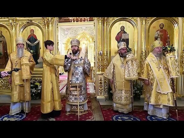 Митрополит Игнатий с сонмом архиереев совершили литургию в Покровском соборе Саратова