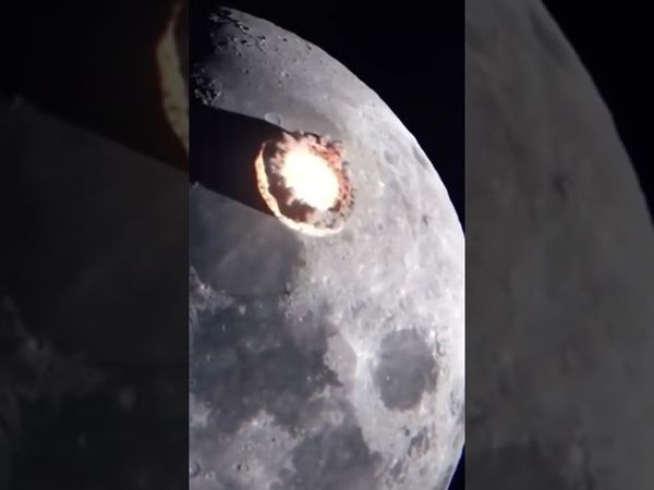 Астероид падает на луну