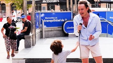 Так хочется жить - Большое Сердце Ребёнка на улице Испании (Рождество)