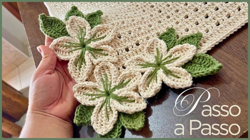 Kiraz Çiçeği Sakura Tığ İşi! Tığ işi halı ve masa örtüsü üzerine aplike.