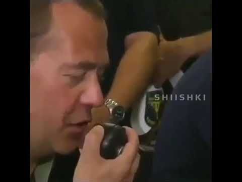Медведев если меня кто нибудь слышит
