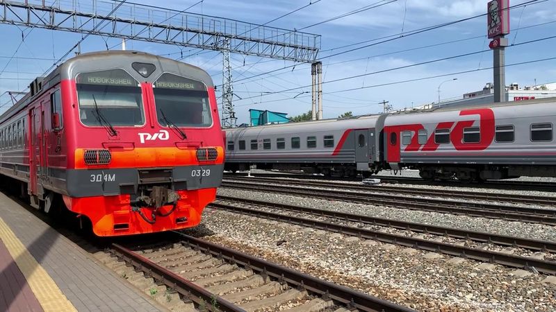 Rail traffic in Novokuznetsk - Many electric trains.