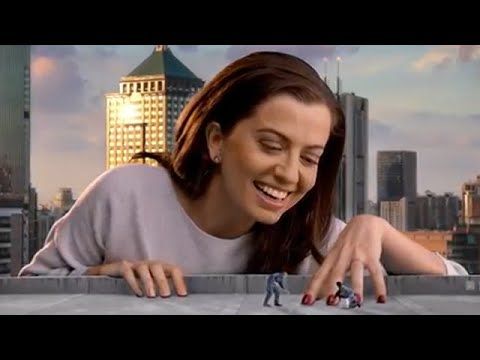 Giantess in SOY MACRO INFINITUM Commercial