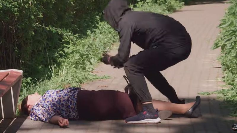 ВЫСТРЕЛ В ПУСТОТУ: КОМУ ПОМЕШАЛА ОБЫЧНАЯ УЧИТЕЛЬНИЦА? РАЗГАДКА ШОКИРУЕТ... Улики из будущего