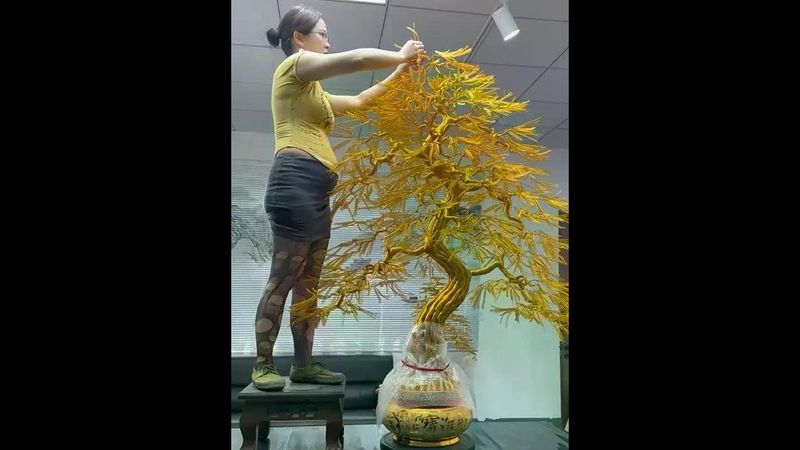 A 13-year-old girl is strong like a bull and braids steel bars into artworks with her bare hands. A