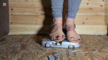 Model car crushed with heels #crushexperiment #asmrcrush #modelcarcrush #crushtest #asmrcrunch