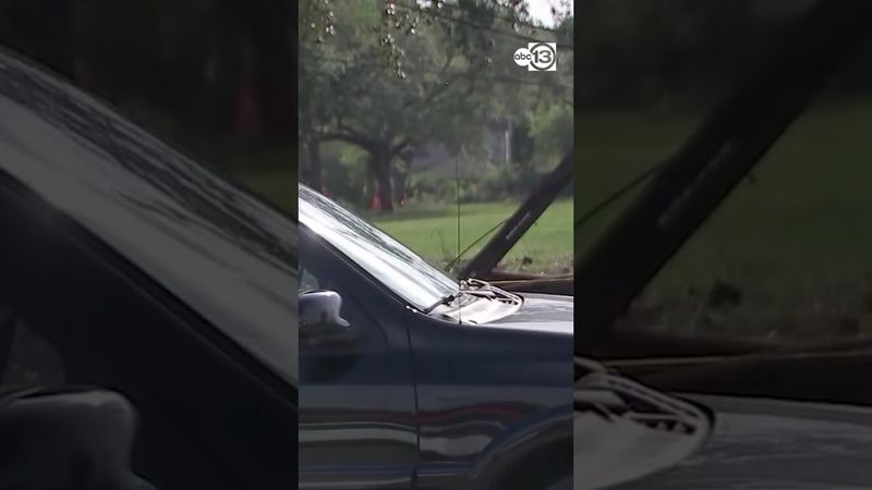 3 hospitalized in crash with downed power lines in southwest Houston, HPD says