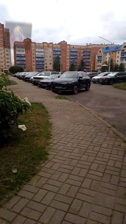 Сколько конченых , вы даже не понимаете, что звук наложен😱 мне стыдно...