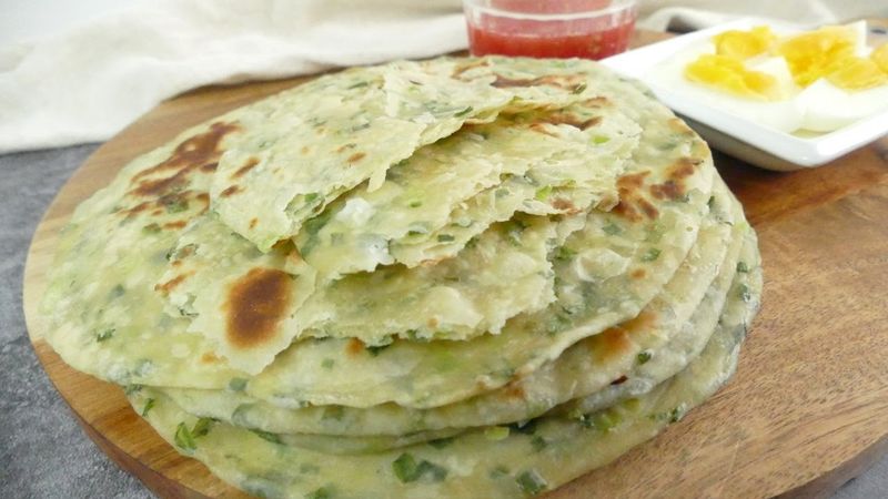 Puff pastries with green onions in a pan! And you don't have to buy bread!