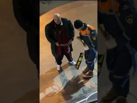 Барецкий застрял в яме для скейта! Его вытаскивает МЧС