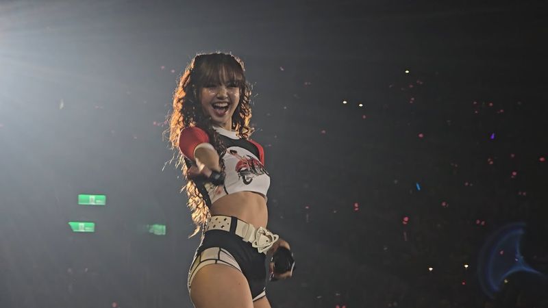 LISA - "Moonlit Floor (Kiss Me)"(Fan Meetup in Kaohsiung)