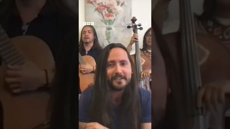 Гурт з Колумбії заспівав українькою росіянкам в чат-рулетці #shorts #музика #новини