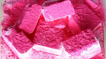 ADER Gym Chalk with Pink Holi Powder Crumbles ~ Anxiety & Stress Relief