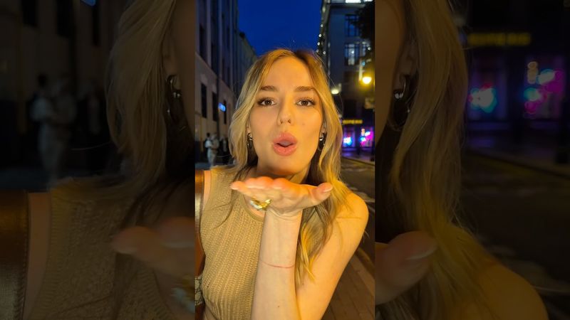 Снял очень красивую девушку #streetphotography