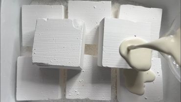 Cornstarch on chalk | crunchy | powdery | satisfying | stress relief | please subscribe