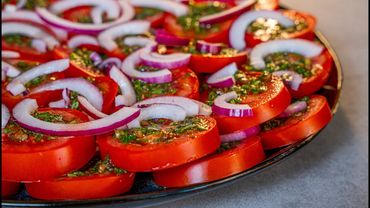 🍅Слоёный салат из помидоров. Слишком вкусно и слишком просто!