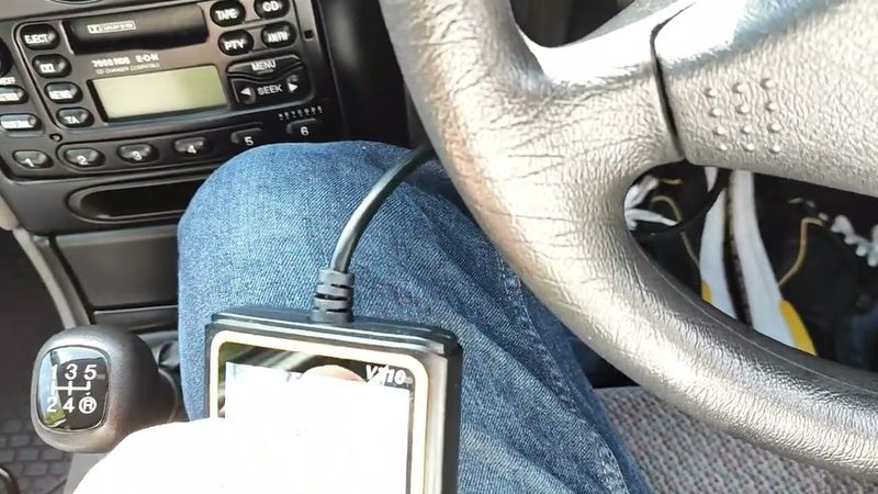 READING DIAGNOSTIC DATA ON A 28 YEAR OLD CAR - #Pommysvlog EPISODE 20