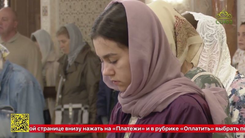 Божественная литургия в нижнем храме кафедрального собора Рождества Христова в Челябинске