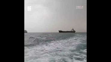 مصدر يكشف تفريغ مليشيا الحوثي شحنات مشبوهة بميناء الحديدة