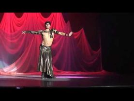 Мужской танец живота исполняет Алексей Паращук.