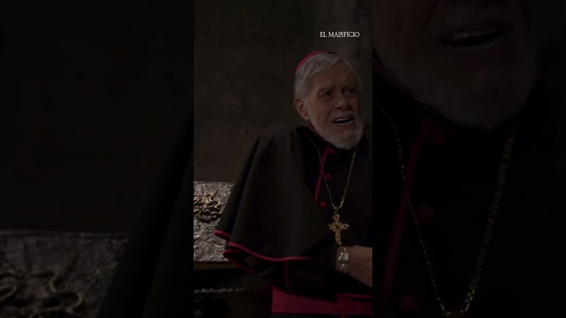 Gerardo ya no soporta las intromisiones del padre Cayetano #ElMaleficio #ViX #Uninovelas