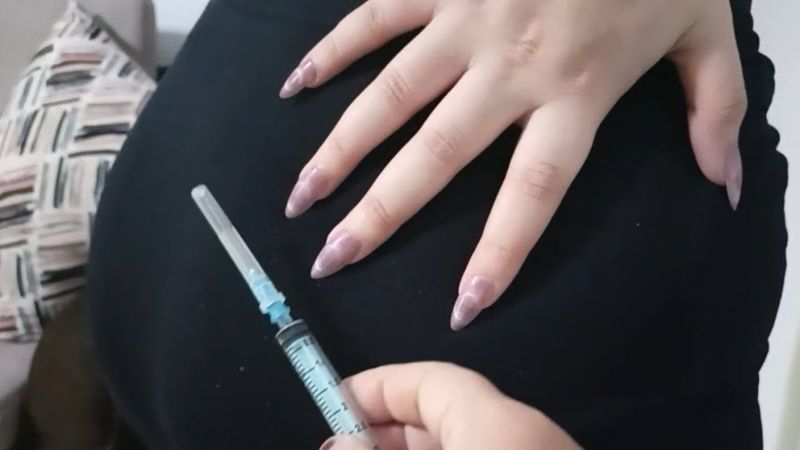 ضربتلها الحقنه 💉وصوتها لم علينا العمارة كلها 😱😱شكيت اني ض رب تها👊 غلط من صوتها😤😤