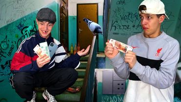 АРТЁМКУ ОБОКРАЛИ ГОПНИКИ