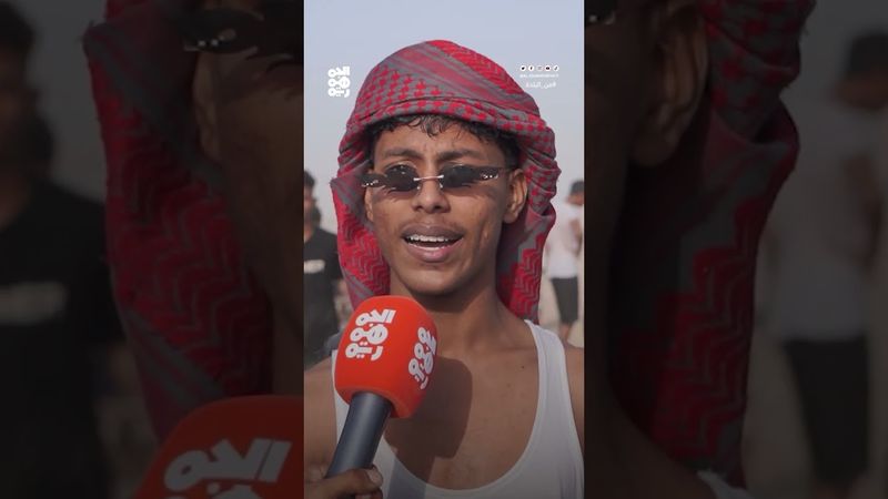 شاب عدني يدندن من شاطئ المكلا بموسم البلدة