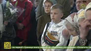 Божественная литургия в храме Всех святых, в земле Русской просиявших