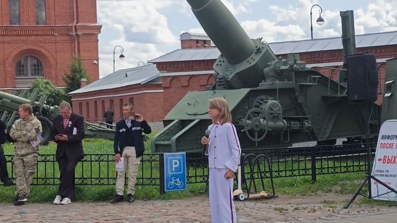 ЗАЩИТНИКАМ ОТЕЧЕСТВА. ЯРОСЛАВ ГРЕБЕЛЬНЫЙ (сл.Людмила Носова, муз.Людмила Гребельная)