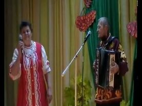 Бежит ручей, в ручье лежит мужик ничей...