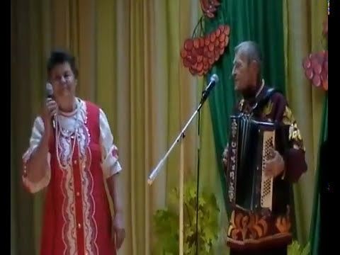 Бежит ручей, в ручье лежит мужик ничей...