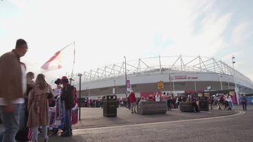 Fans arrive for Women's Rugby World Cup opener between England and US | AFP