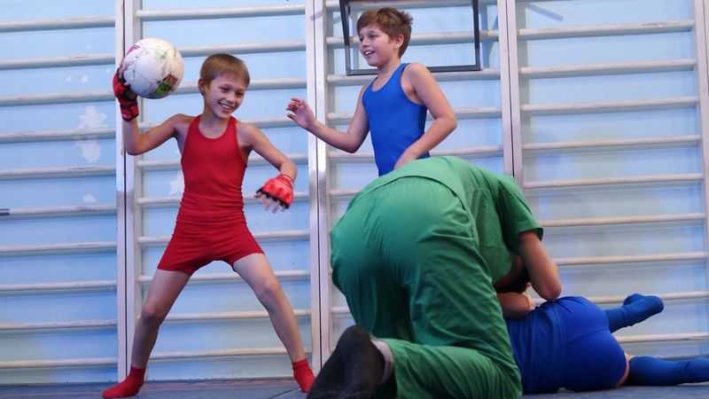 Big guy vs. little wrestlers