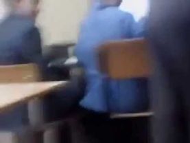 Пацан шлепнул училку по жопе