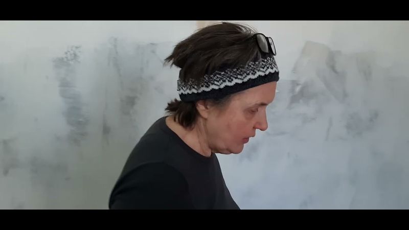 Шпаклюю потолок. Показываю мою "лампу Лосева" за 200р, мой инструмент, и результат после сетки