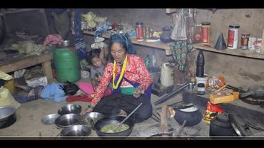 Rural village kitchen || Happy family within cottage