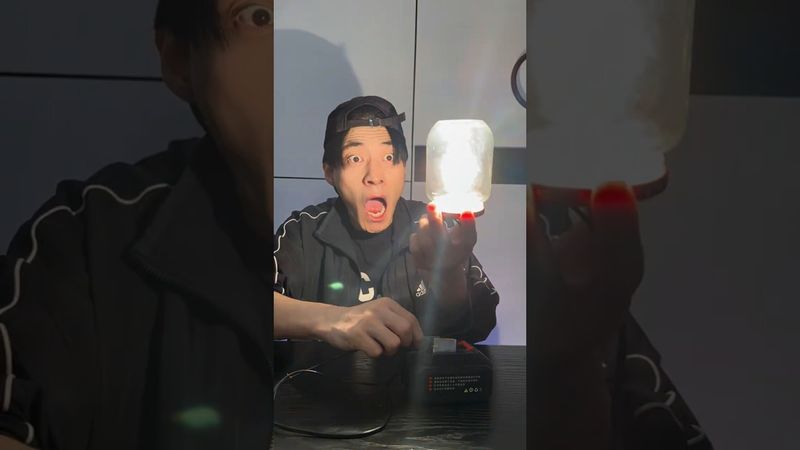 The pencil lead and a glass jar actually turned into a light bulb!💡#coolgadgets  #diy