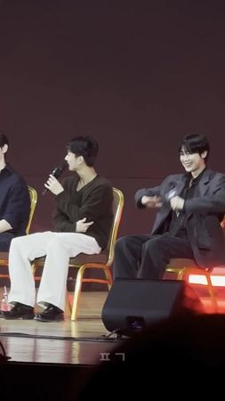 sunjay doing sunghoon knife challenge😄 vampire is coming event in seo...