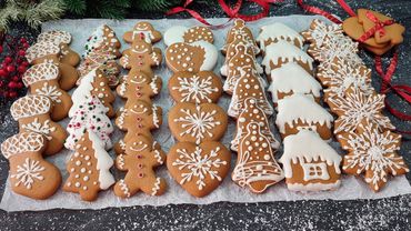 Questi biscotti di pan di zenzero al miele sono tra i più morbidi e deliziosi! Biscotti di NATALE