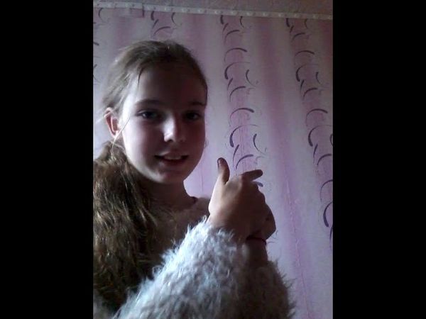 Учусь делать возле стены мостик на ногах