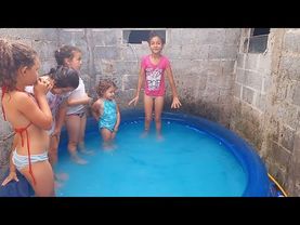 uma tarde na piscina com elas #diversão