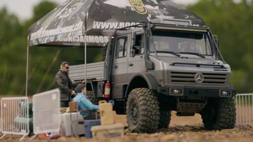 Rc Crawler :  Trx4 Rc UNIMOG on trailer behind Trx4 TOYOTA Hilux | Off-road Trail 4x4 Rc Car