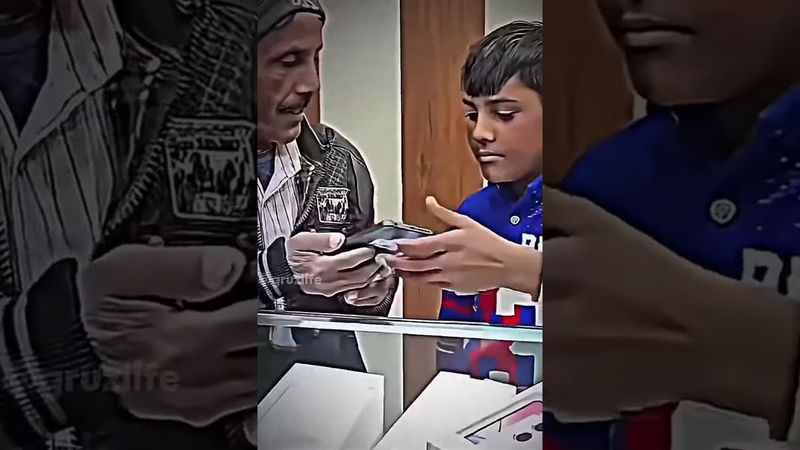 Отец это опора 🫂 на все готов ради детей