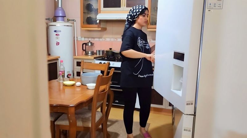 Village Life – Cooking a Delicious Iranian Dish & Eating Together